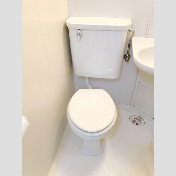 トイレ (トイレ)
