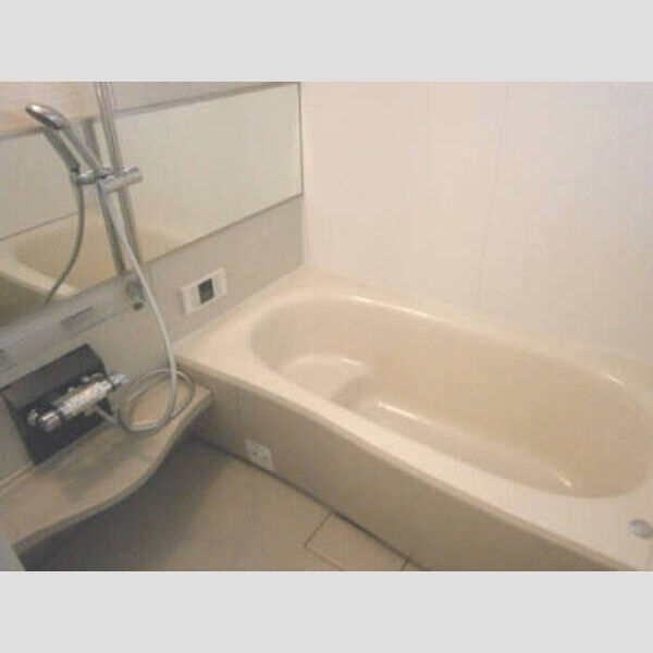 バス (半身浴もできる!ステップ付浴室♪)