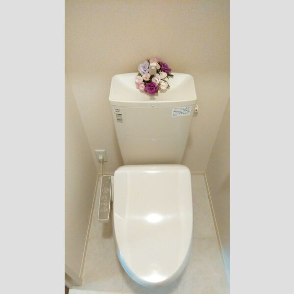 トイレ (温水洗浄暖房便座)