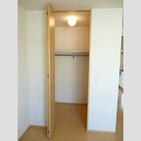 収納 (収納スペースたっぷりのウォークインクローゼット♪)