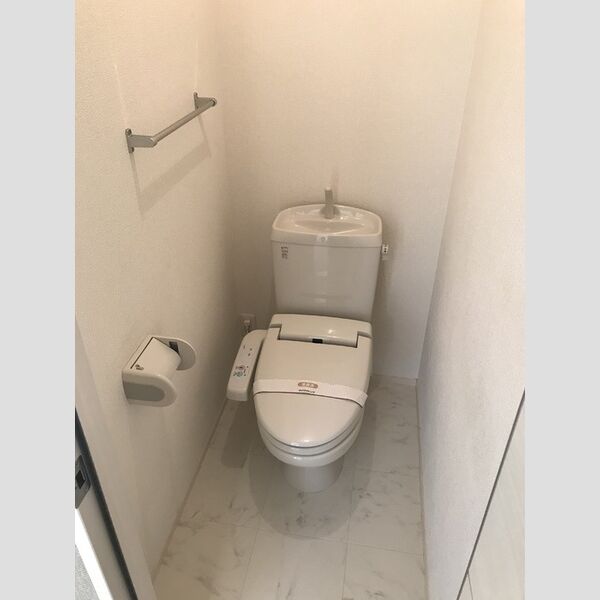 トイレ (温水洗浄暖房便座)