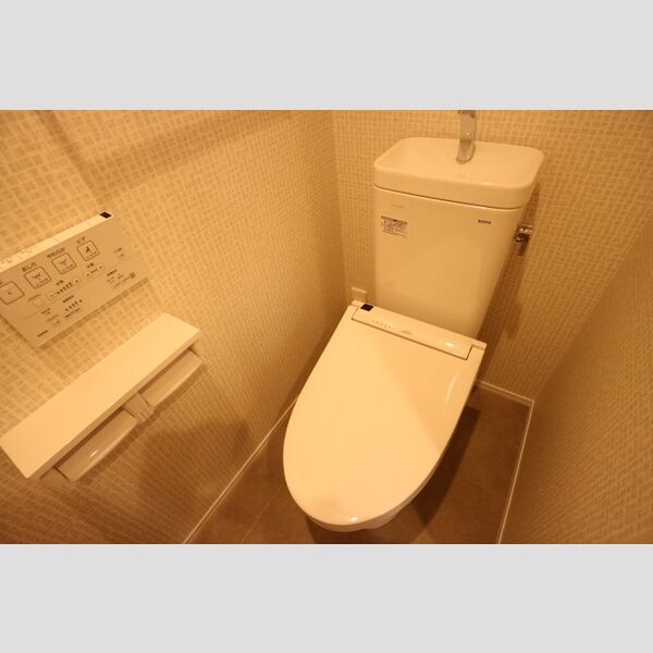 トイレ (温水洗浄暖房便座)