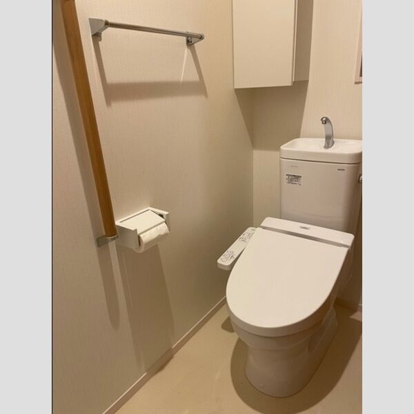 トイレ (1Fトイレ　温水洗浄便座)