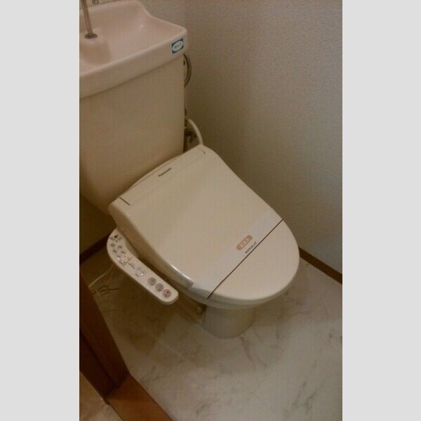 トイレ (トイレ)