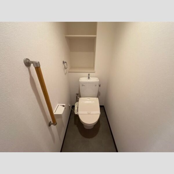 トイレ (トイレ)