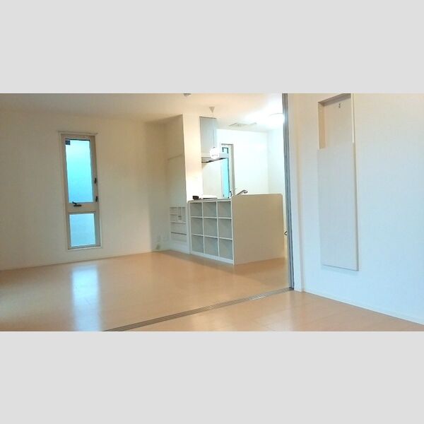 居室・リビング (洋室からリビングの雰囲気♪)