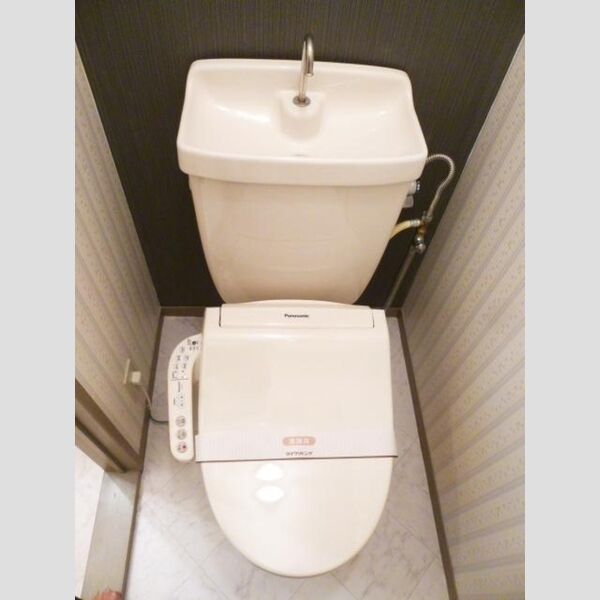 トイレ (温水洗浄暖房便座)