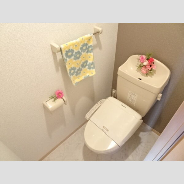 トイレ (温水洗浄暖房便座)