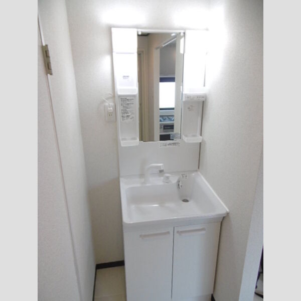 洗面所 (洗髪洗面化粧台も新品を設置しました。)