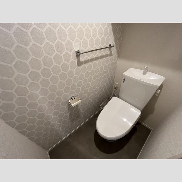 トイレ (トイレ)