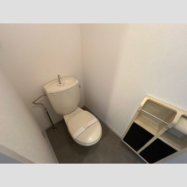 トイレ (トイレ)