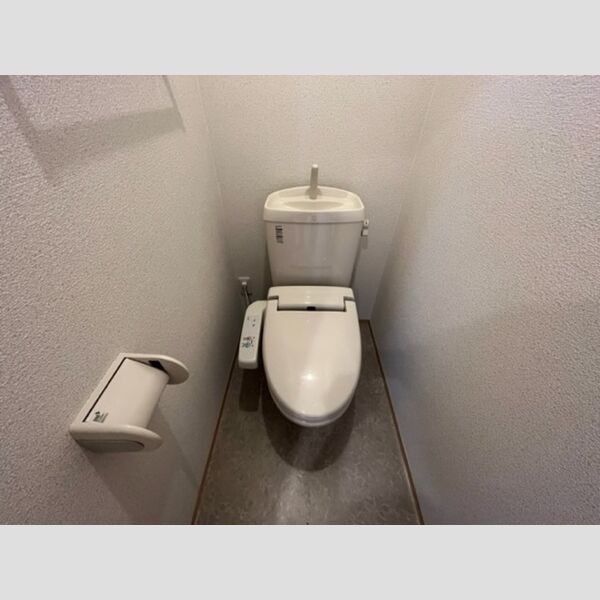トイレ (トイレ)