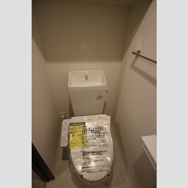 トイレ (温水洗浄暖房便座)