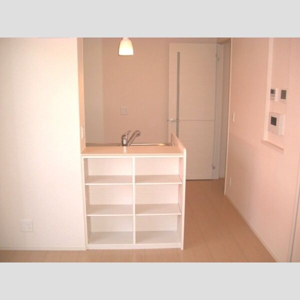 その他 (リビングから見たキッチン)