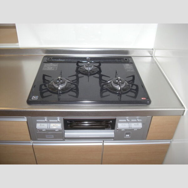 キッチン (3口コンロ)