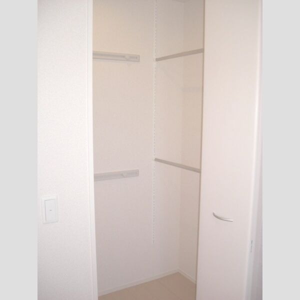 収納 (機能的なクローゼット)