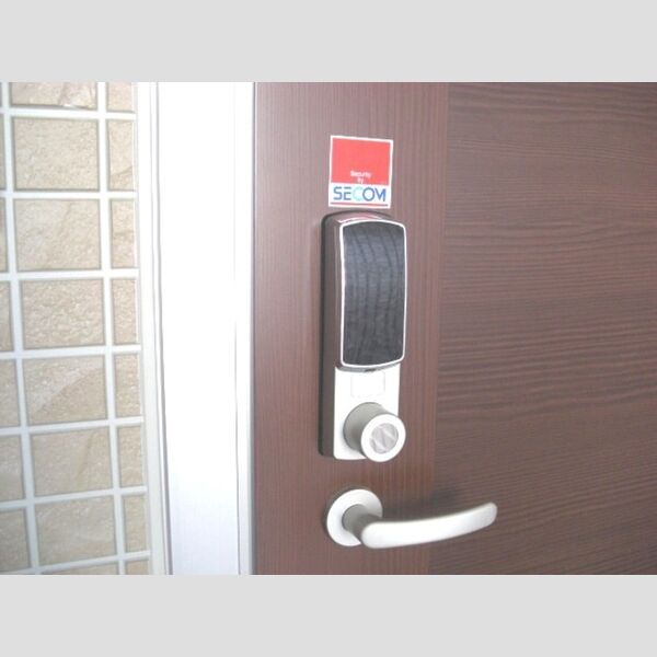 その他設備 (カードキー仕様の玄関ドア)