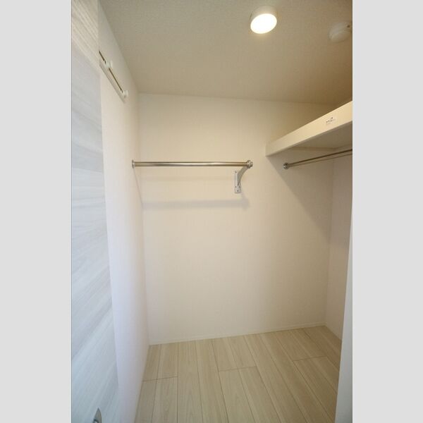 収納 (ウオークインクローゼット)