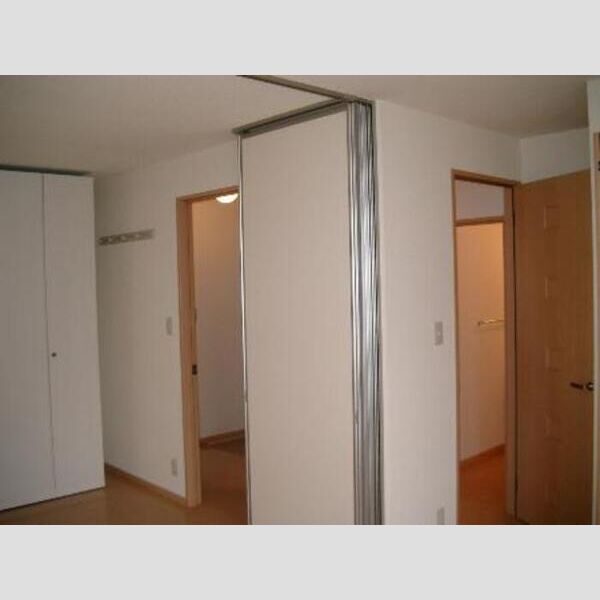 その他 (モビールスクリーンで部屋を区切ることが出来ます!)