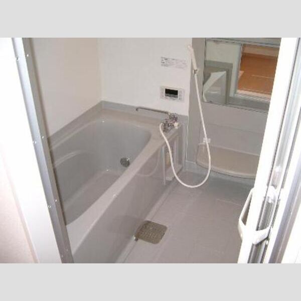 バス (一坪サイズの浴室!)