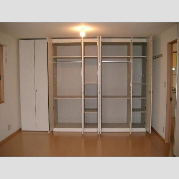 収納 (可動間仕切収納!)