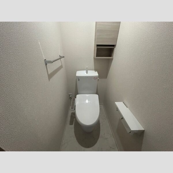 トイレ (トイレ)
