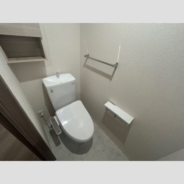 トイレ (トイレ)