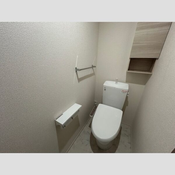 トイレ (トイレ)