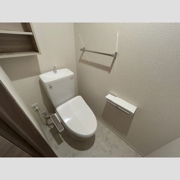 トイレ (トイレ)
