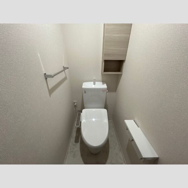トイレ (トイレ)