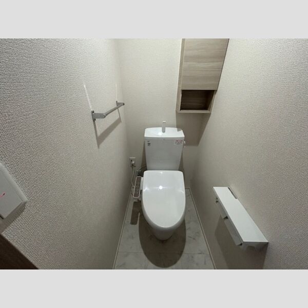 トイレ (トイレ)