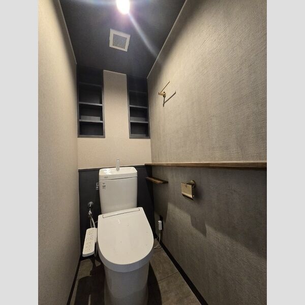 トイレ (トイレ)