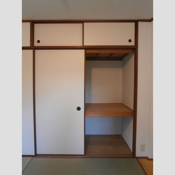 収納 (押入)