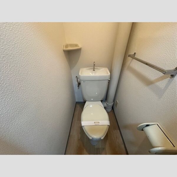 トイレ (トイレ)