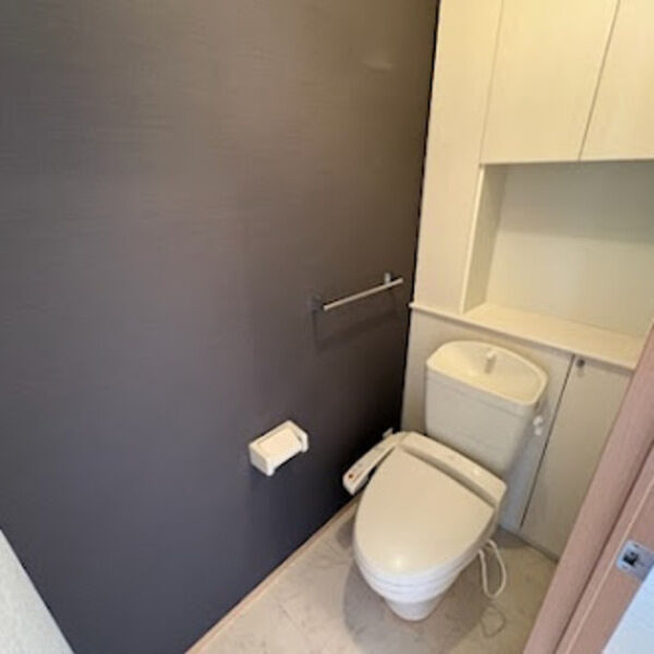 トイレ (トイレ)