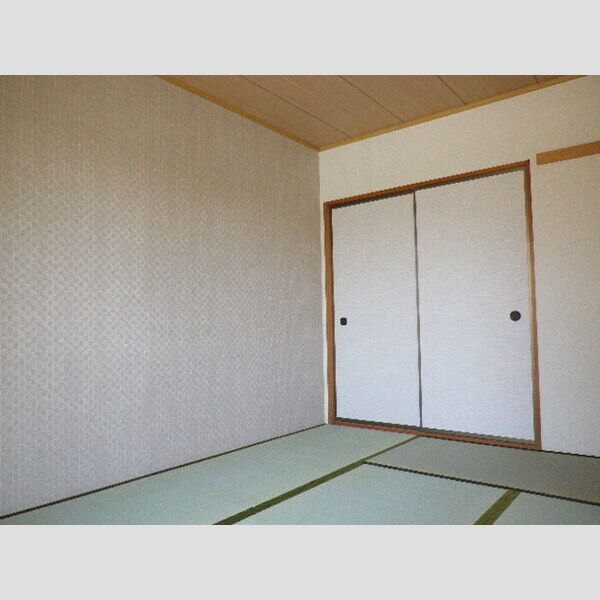 その他 (6帖和室//明るいです♪)