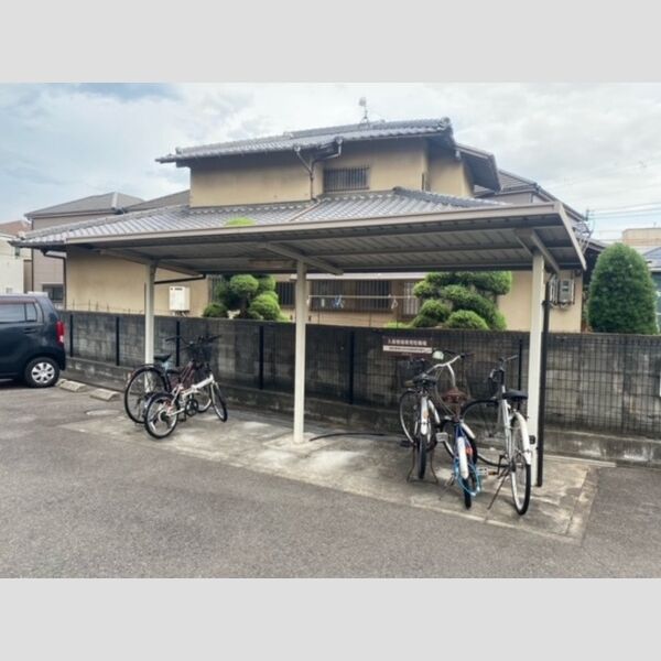 現地周辺 (駐輪場)