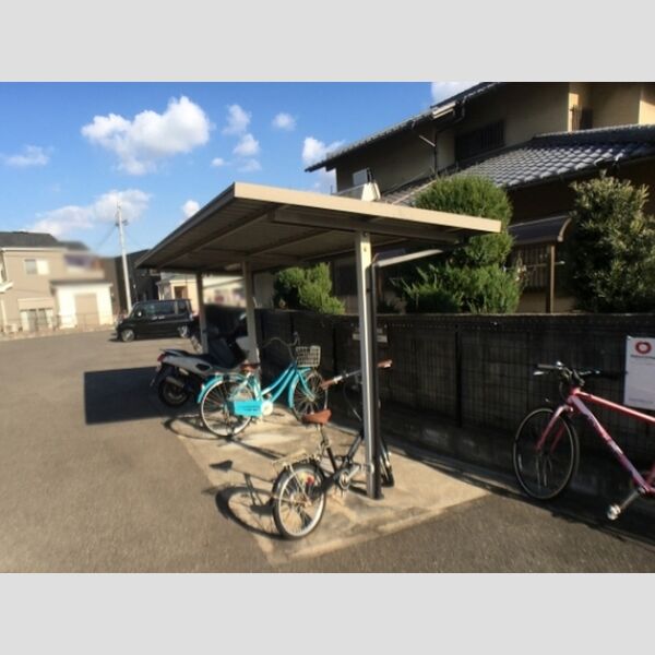現地周辺 (駐輪場)