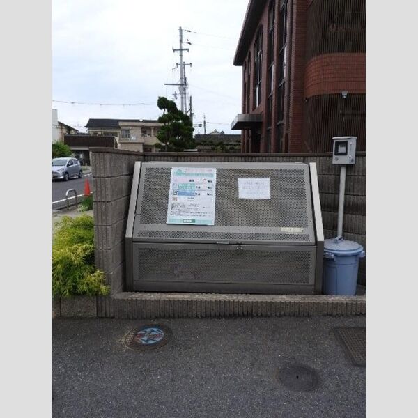 現地周辺 (ゴミ置き場)