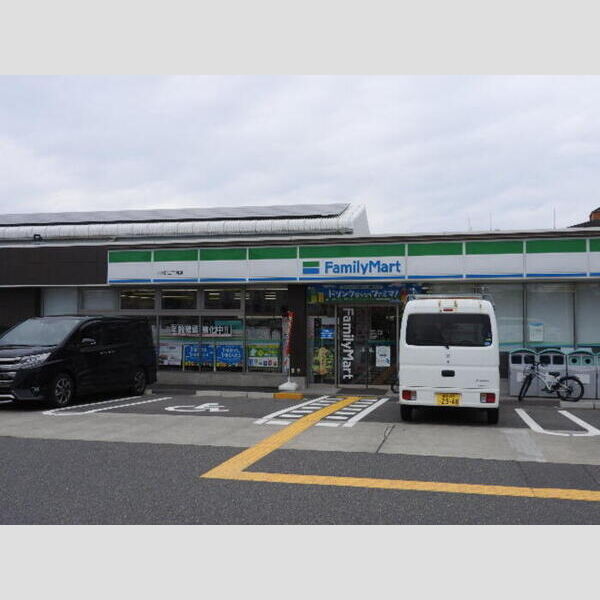 現地周辺 (ファミリーマート吉井町2丁目店(568m))