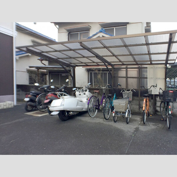 現地周辺 (駐輪場)