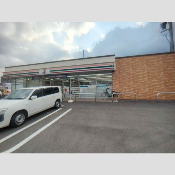 現地周辺 (セブンイレブン)