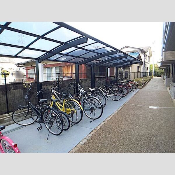 現地周辺 (駐輪場)