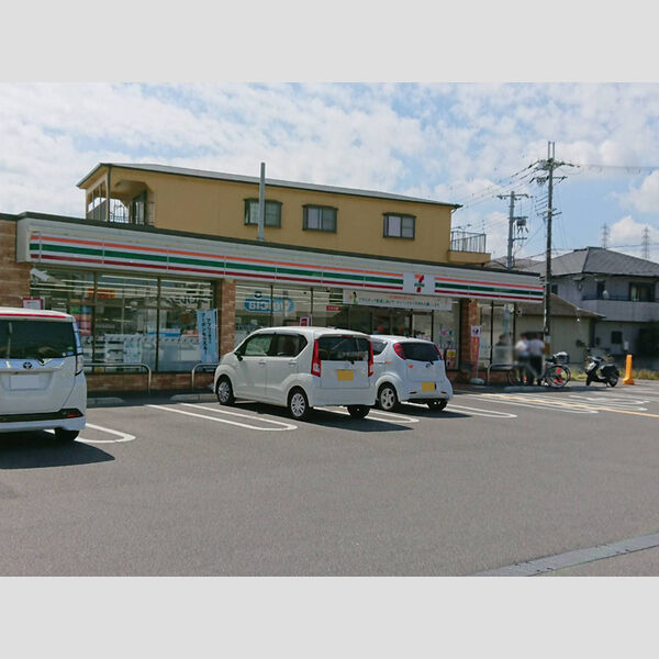 現地周辺 (セブンイレブン)