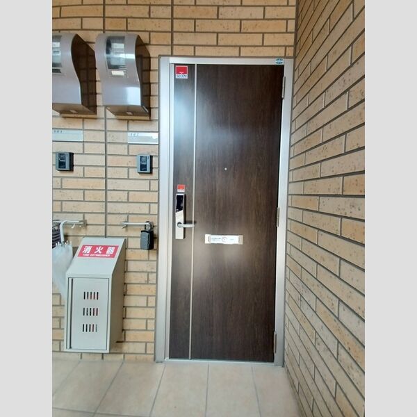 エントランス (エントランス)