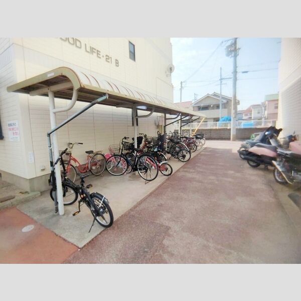 現地周辺 (駐輪場)