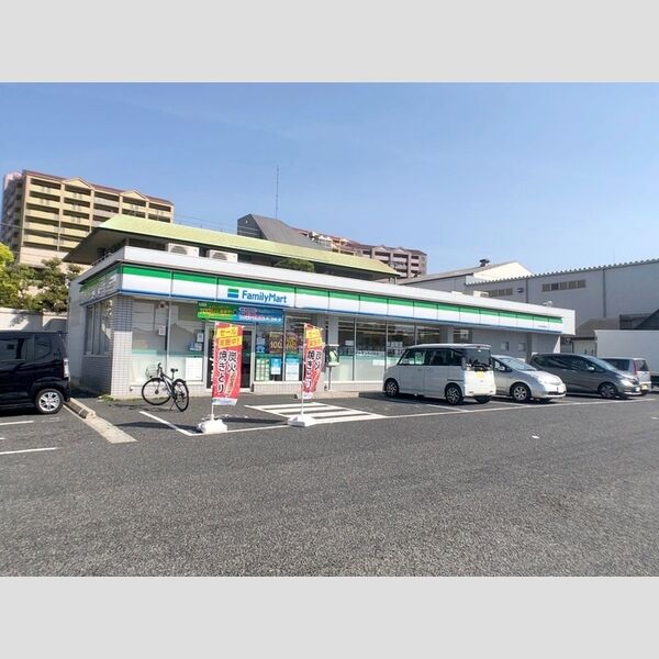 現地周辺 (ファミリーマート)