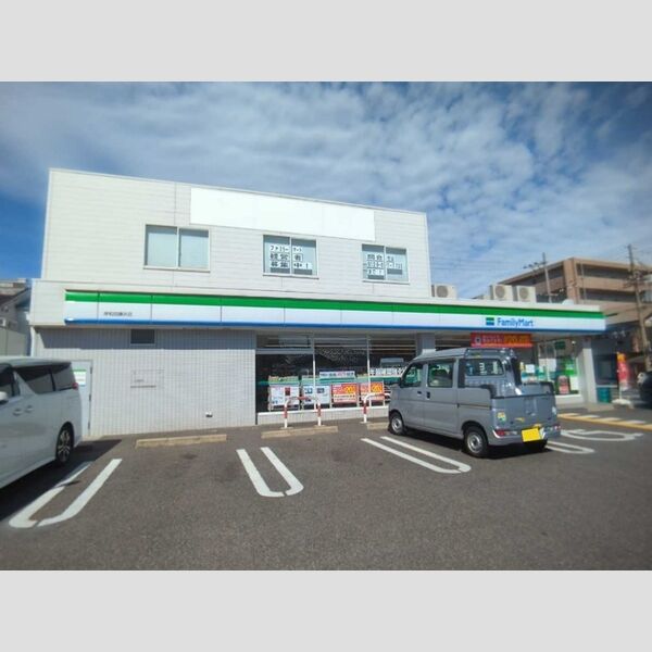 現地周辺 (ファミリーマート)