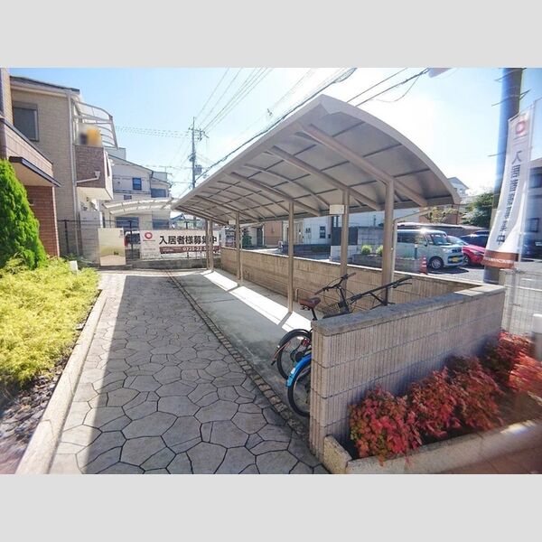 現地周辺 (駐輪場)