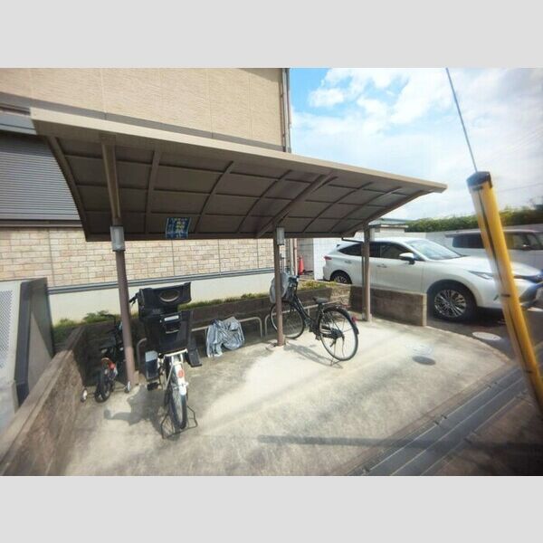 現地周辺 (駐輪場)